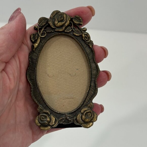 VTG Brass? The Weston Gallery Miniature Oval Floral Relief Metal Easel Frame - Picture 2 of 11